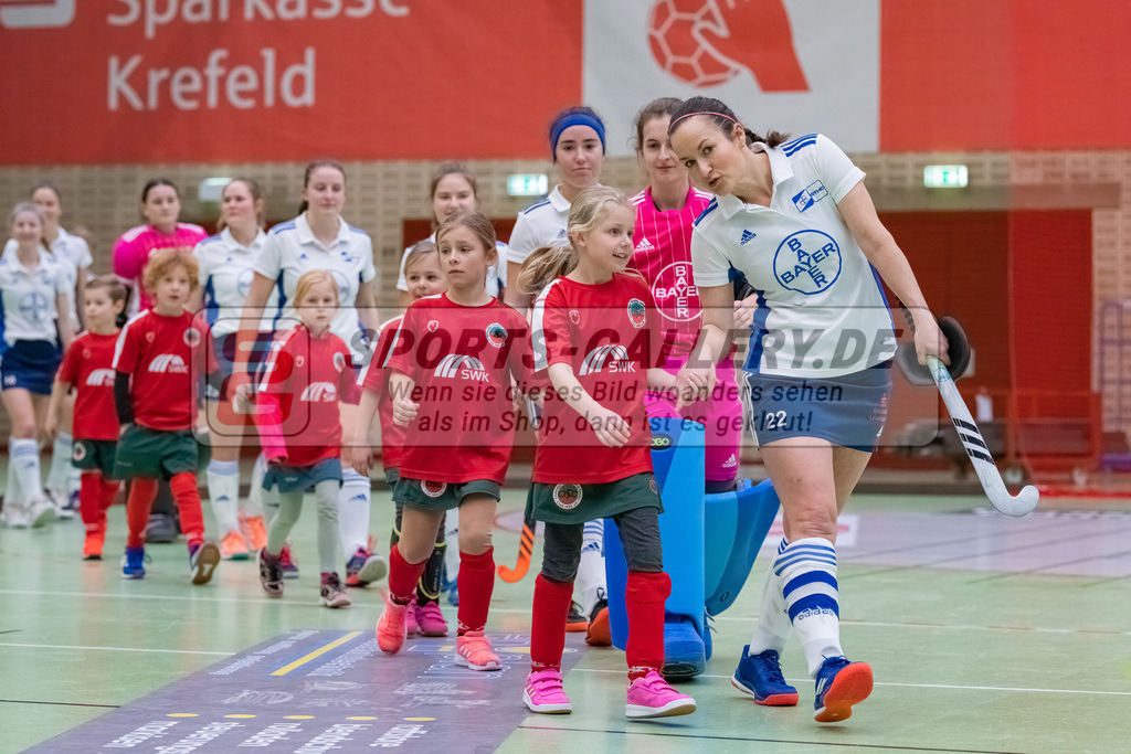 HK_20230114_102839 | 1. Bundesliga ( Halle ) Damen Crefelder HTC - RTHC Leverkusen am 14.1.2023 Crefelder HTC  ( CHTC ) Halle Glockenspitz , Krefeld , Dana Wagner ( RTHC Leverkusen #22 )