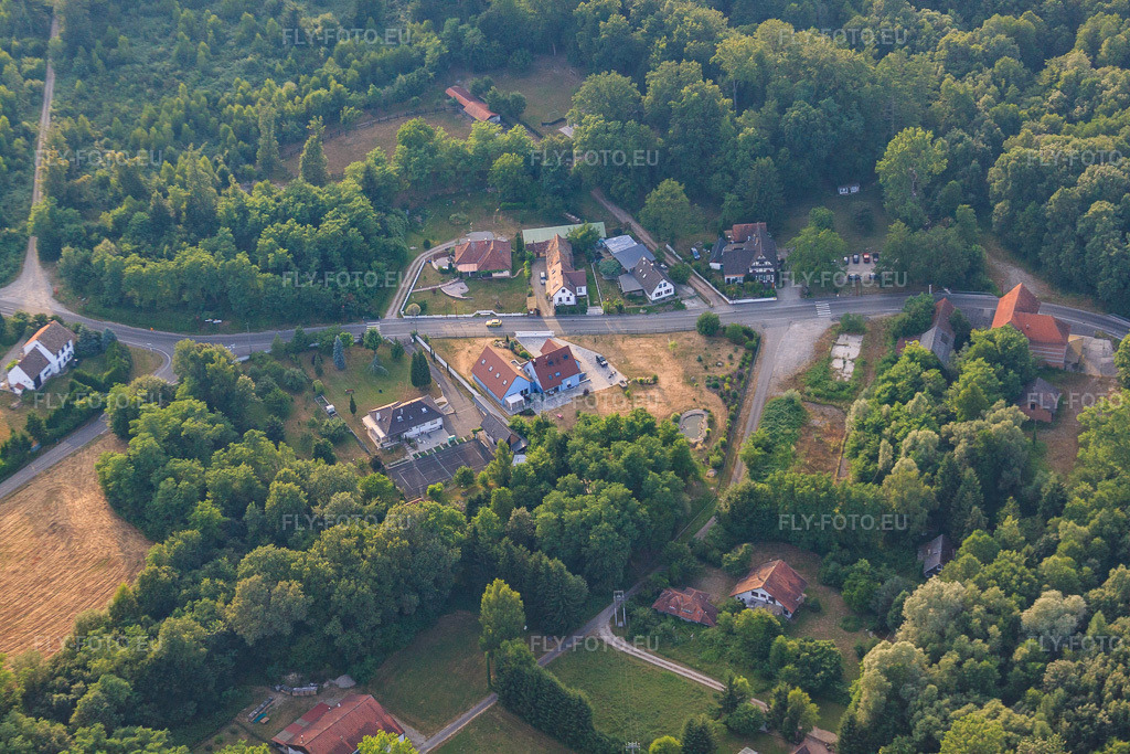 Vue aérienne: District de Koenigsbruck à Leutenheim dans le département Bas Rhin, France – .Photo: IMG_30582.jpg prise le 09/07/2010 par Werner Riehm/FLY-FOTO.eu – Résolution de l'original: 4752 x 3168 px