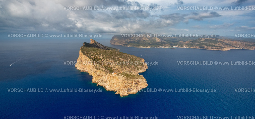Mallorca230600555N | Luftbild, Sa Dragonera, Dracheninsel mit Far de Llebeig (Leuchtturm) und Torre de Albercutx (Wachturm), Andratx, Balearen, Mallorca, Balearische Inseln, Spanien