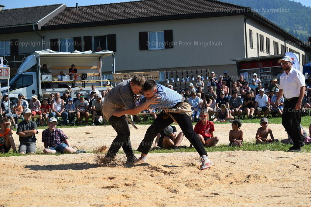 Remo Huber im Schlussgang (1) | Schwingen - Realisiert mit Pictrs.com