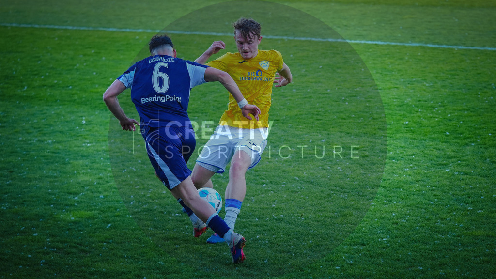 Fußball, Herren, Saison 2025/2026, Regionalliga Nordost, 32. Spieltag, Hertha BSC II vs. FSV 63 Luckenwalde, Donnerstag 30.04.2026, Hertha Amateurstadion | Fußball, Herren, Saison 2025/2026, Regionalliga Nordost, 32. Spieltag, Hertha BSC II vs. FSV 63 Luckenwalde, Donnerstag 30.04.2026, Hertha Amateurstadion, Im Bild: Shalva Ogbaidze (l. Hertha) und Remo Merke (r. Luckenwalde) - Realisiert mit Pictrs.com