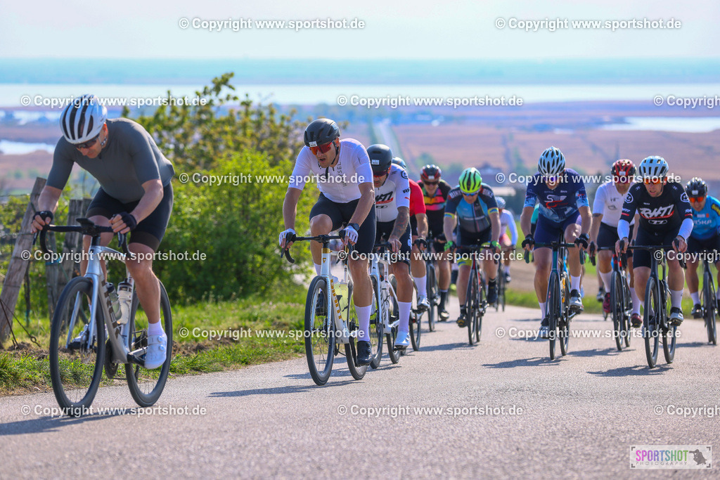 TRA_0714 | Neusiedlersee Radmarathon 2026@sportshot_your_pictrs #yourpictures#roadtowm2029 #nrm #neusiedlerseeradmarathon #neusiedlersee #neusiedlerseetourismus #burgenland #mörbisch #nrm26 #burgenlandtourismus #voglundco #poweredbyburgenlandtourismus #radsport #rad #marathon #ucigranfondo #visitburgenland #ucigranfondoworldseries