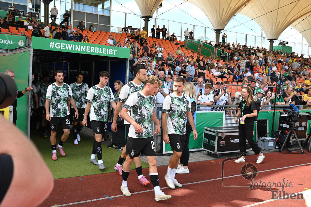 SV Atlas-Delmenhorst-Borussia Mönchengladbach | DFB-Pokal 1. Runde;SV Atlas Delmenhorst (gelb)-Borussia Mönchengladbach (schwarz) am 17.08.2025 in Oldenburg (Marschweg-Stadion), Photo: Philip Eiben 2025 - Realisiert mit Pictrs.com