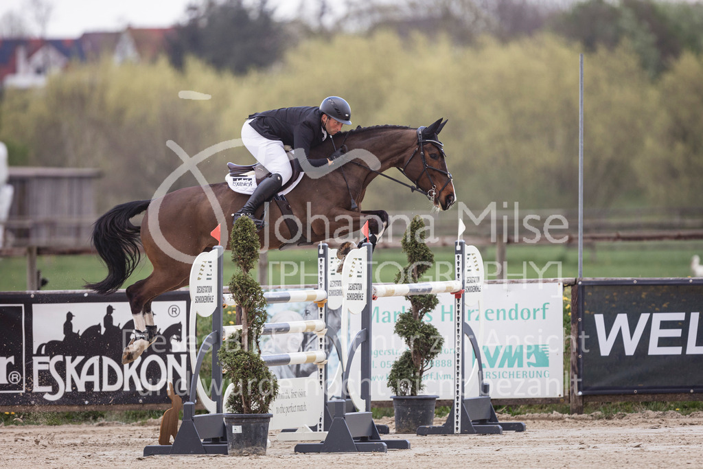 250416_M2-Springen-433 | Deine schönsten Turniermomente als professionelle Fotos! Entdecke hochwertige Pferdesport-Fotografie im Online-Shop. Jetzt Fotos finden & bestellen!