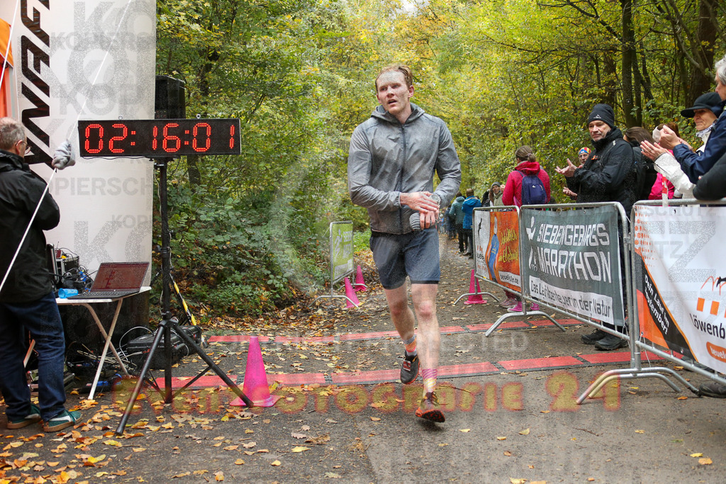 251026_1217_EX1_0044 | Sportfotografie im Rhein-Sieg Kreis, Köln, Bonn, NRW, Rheinland Pfalz, Hessen, etc. Unser Tätigkeitsfeld umfasst den Laufsport vom Volkslauf über den Marathon, Duathlon, Triathon bis zum Ultralauf wie Kölnpfad Ultra oder Schindertrail.