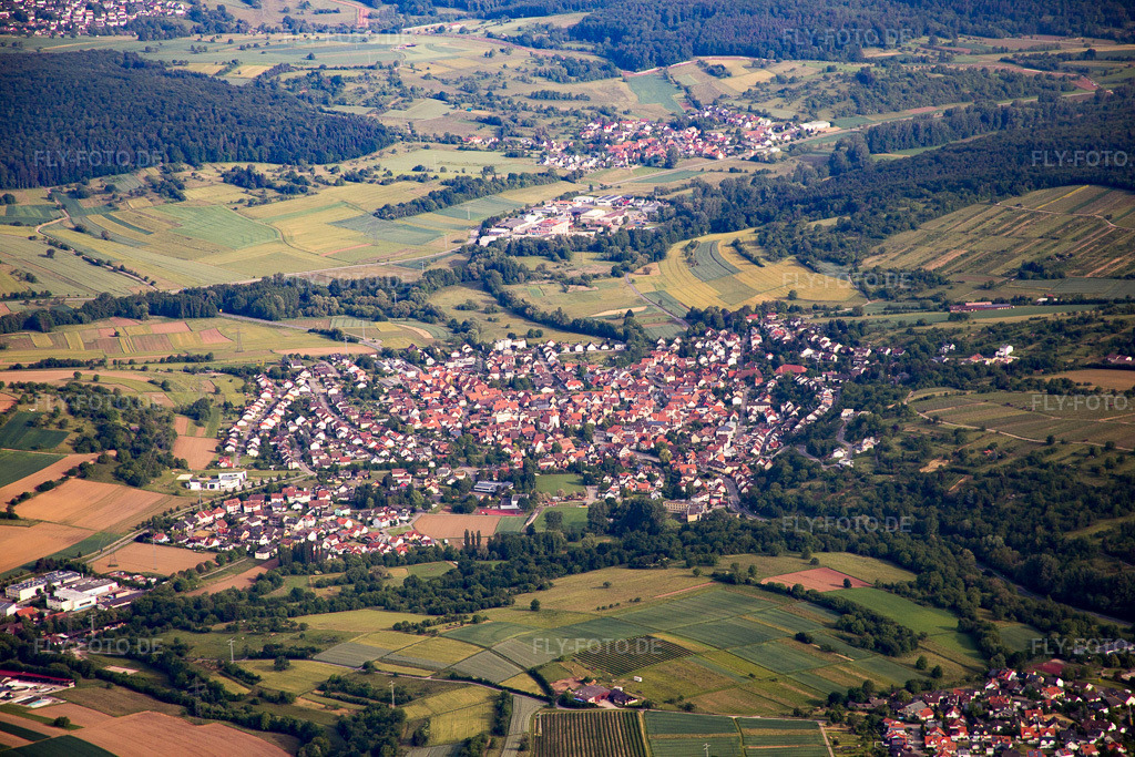 Luftbild: Ortsansicht von Südosten im Ortsteil Ellmendingen in Keltern im Bundesland Baden-Württemberg in Deutschland. Foto: IMG_079873.jpg vom 31.05.2015 durch Werner Riehm/FLY-FOTO.de