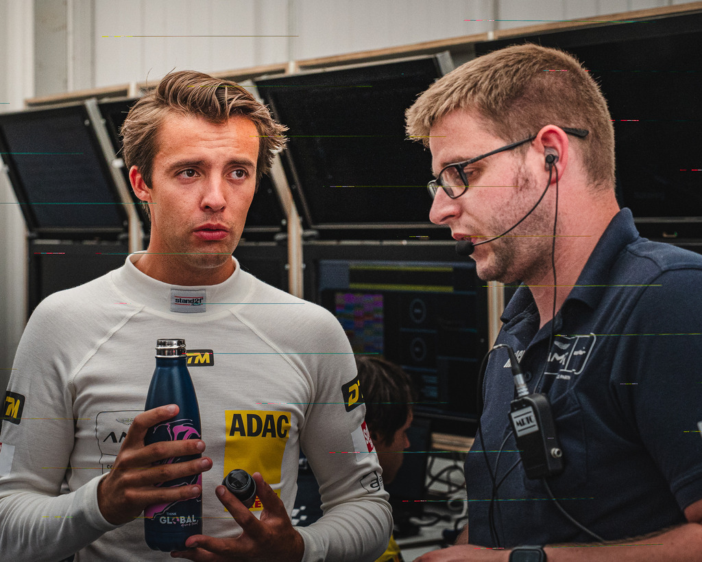 TXO05542 | Exklusive Motorsport-Fotografie aus Leipzig von TXO Media – für Rennfahrer, Teams & Sponsoren. Sausemuth liefert starke Bilder, die Emotion zeigen. Jetzt buchen & glänzen! - Realisiert mit Pictrs.com