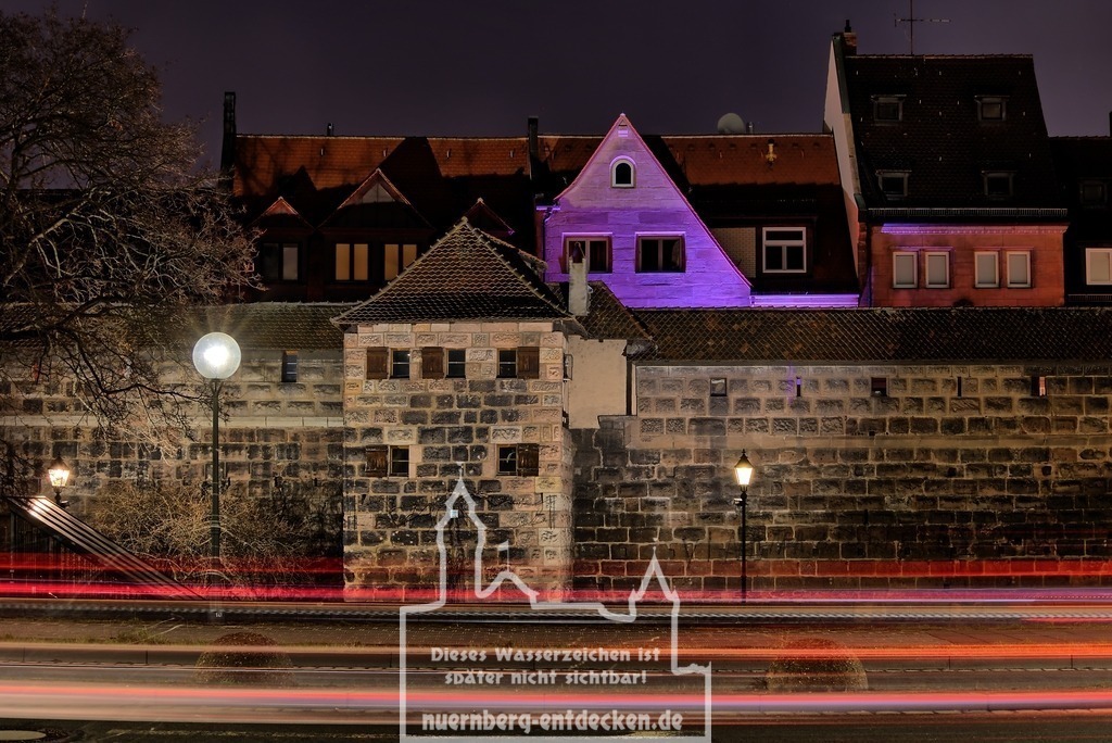 Monatsbild des Kalender 2024 für den Monat März | Viel Verkehr am Frauentorgraben in Nürnberg - Realisiert mit Pictrs.com