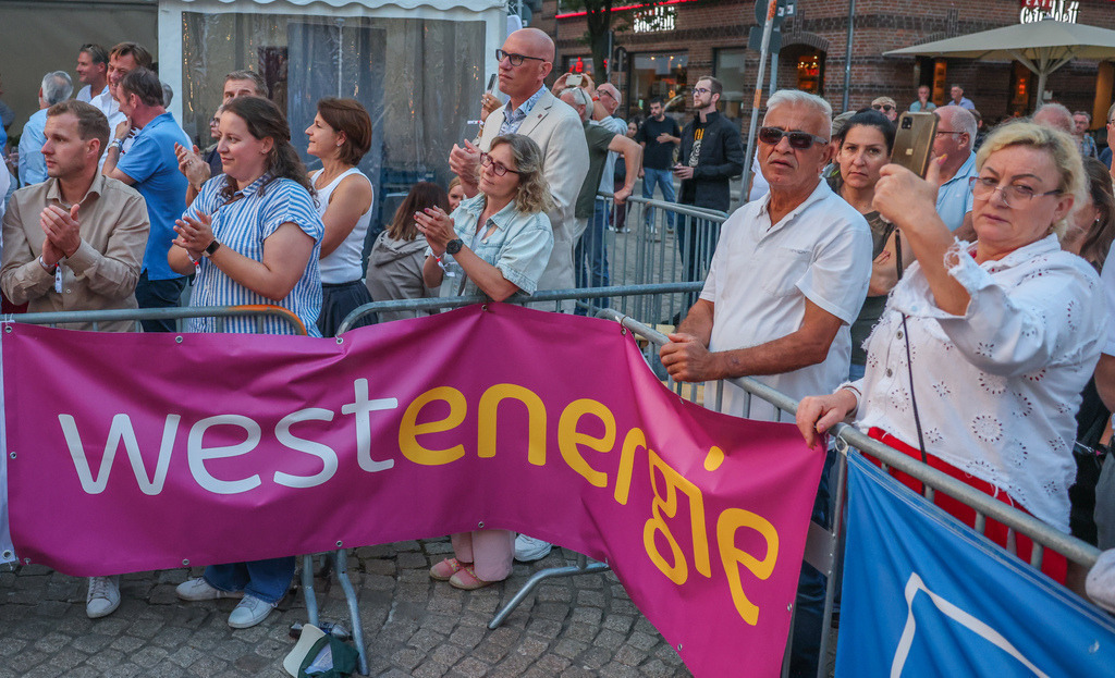 top-top.de-250828-374 | Foto, Video, Fotografie, Videografie, Fotobox, DJ, Discjockey, Musik, Musikbox, Veranstaltung, Photobooth, Amazon, Ebay, Buchtipp, Bestseller, Autor, Verlag, Buch, Wesel, Hamminkeln, NRW, Dinslaken, Rees, Drohne, Hochzeit, Party, Fotobox, Wesel, Fotograf