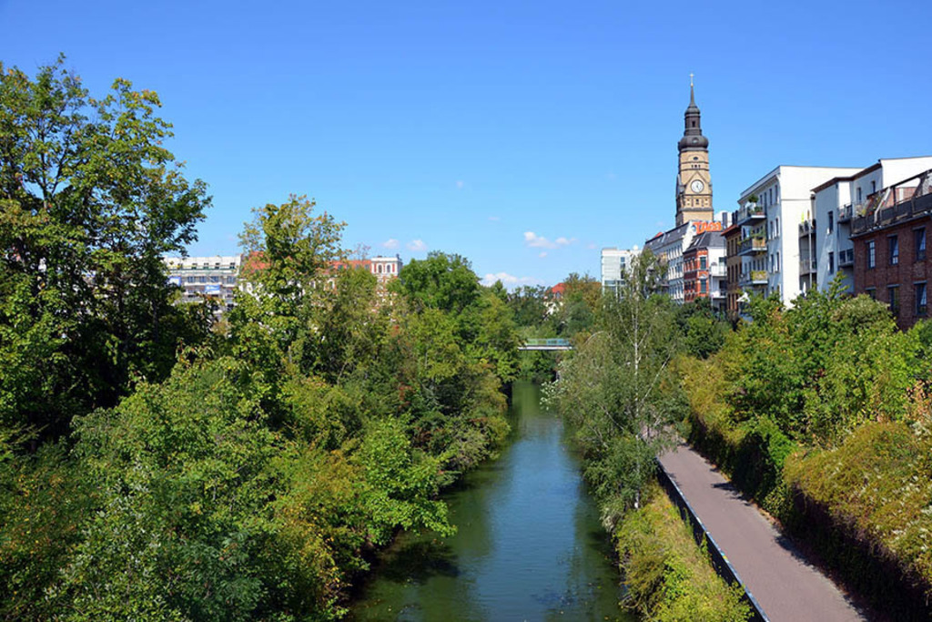 Karl-Heine-Kanal - an der Philippuskirche | Entdecke über 20 Kategorien Leipzig-Motive: Foto-Downloads, hochwertige Poster, Leinwand- & Fine-Art-Prints. Jetzt Lieblingsfoto im Bildlexikon Leipzig Shop bestellen!