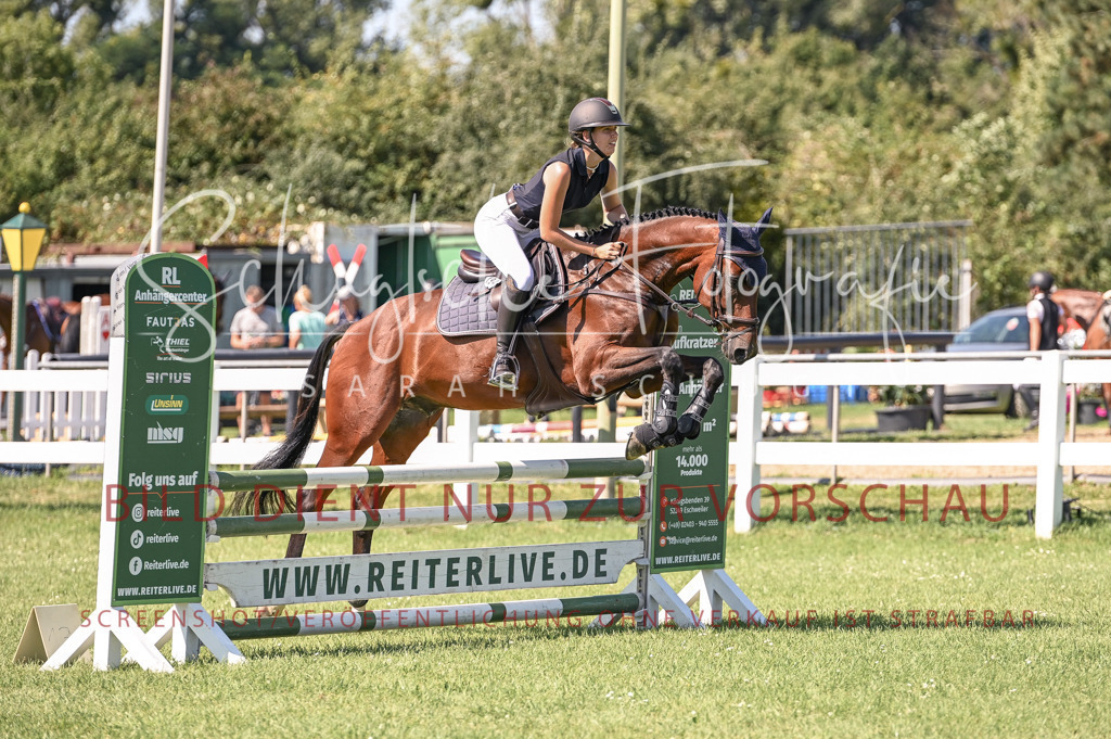 Schugtsche-Düren.2024-06.Stilspringprf.A_-43 | Schugtsche Fotografie - Realisiert mit Pictrs.com