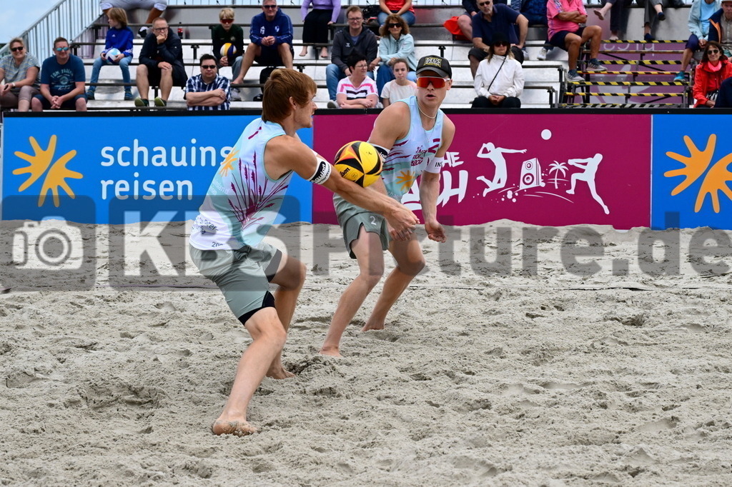 KBS Picture_Rock-The-Beach_Beachvollyball_084 | v.l. Wolf Peter (TuSA 06 Duesseldorf) , Wolf Georg (Eintracht Spontent) ,Rock the Beach - die Nationale Beach-Vollyball Serie mit Festival-Charakter auf der Sandbank Strand in Ording vom 04.07. - 06.07.2025 , Qualifikation zur Deutschen Meisterschaft , - Realisiert mit Pictrs.com