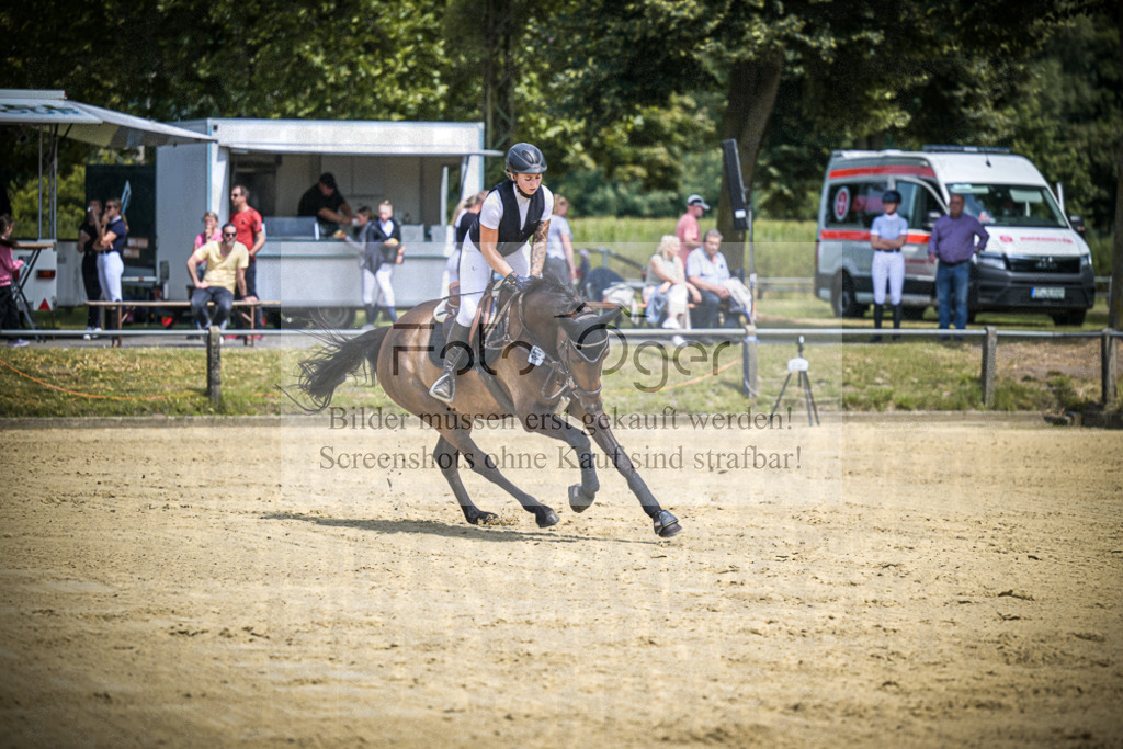 DOS_9030 | Entdecke hochwertige Reitturnierfotos von Foto Oger. Professionell, emotional und authentisch – jetzt Lieblingsmomente im Shop bestellen.Deutschlandweite Turnierfotografie. - Realisiert mit Pictrs.com