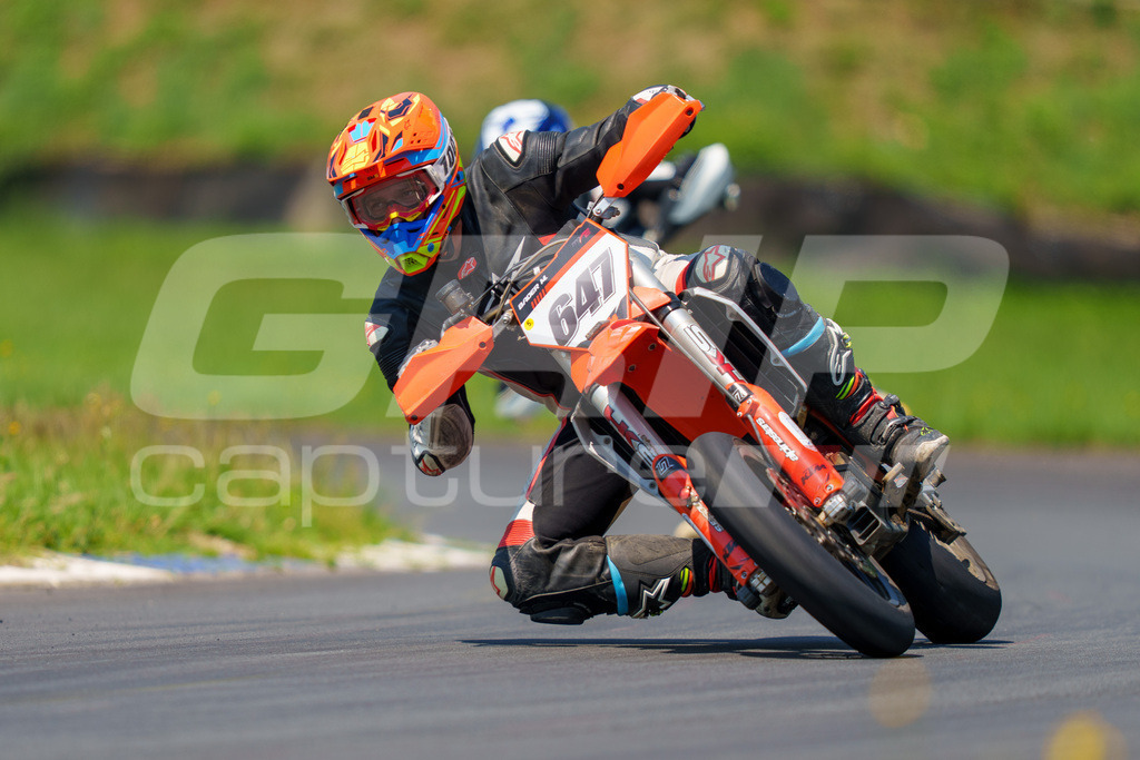 G-Cup + Supermoto Staatsmeisterschaft + Hungarian Supermoto Championship | GRIPcapture steht für authentische Sportfotografie in Österreich – für Momente, die mehr sind als Geschwindigkeit oder Ergebnis. Es geht um Emotion, Spannung, Fokus und den Augenblick, der oft nur einen Wimpernschlag dauert.Ob Motorsport, Teamsport oder 