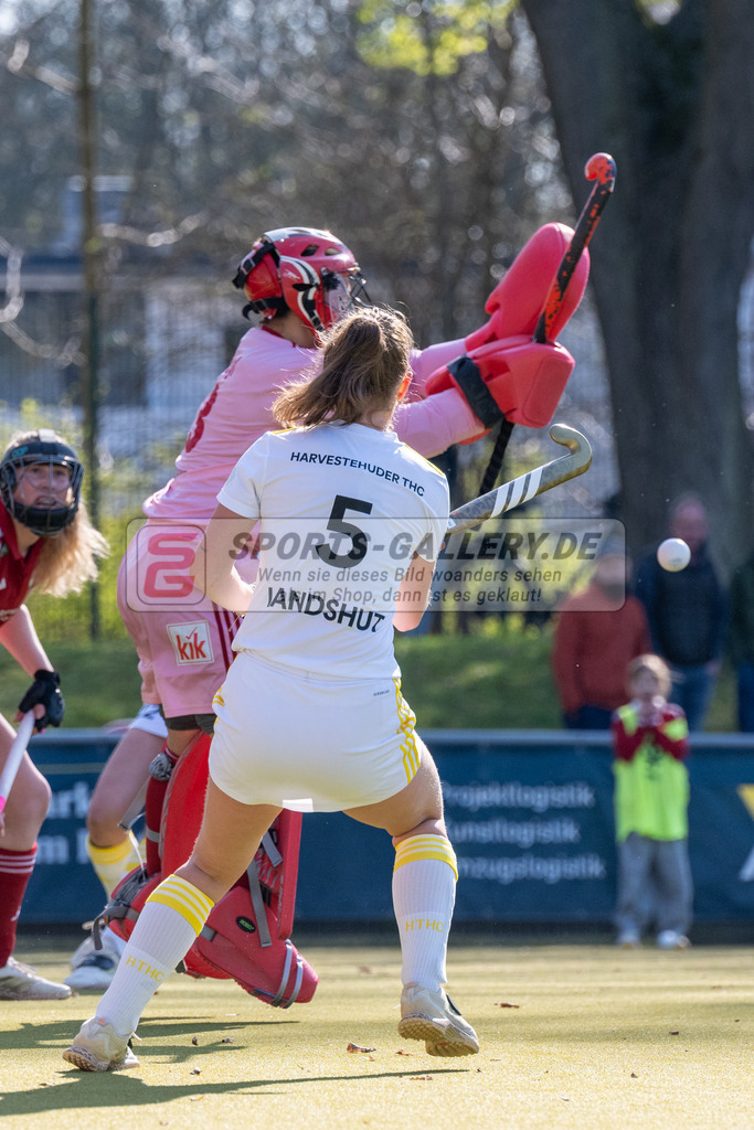 SFE_20260322_0048 | Köln, Deutschland, 22.03.26: Feldhockey 1. Bundesliga Damen zwischen Rot-Weiss Köln - Harvestehuder HTC im REWE Sportpark am 22.03.2026 in Köln, Deutschland. (Foto von Stephan Fehrmann)Köln, Germany, 22.03.26: Feldhockey 1. Bundesliga Damen between Rot-Weiss Köln - Harvestehuder HTC in REWE Sportpark at 22.03.2026 in Köln, Deutschland. (Foto from Stephan Fehrmann)