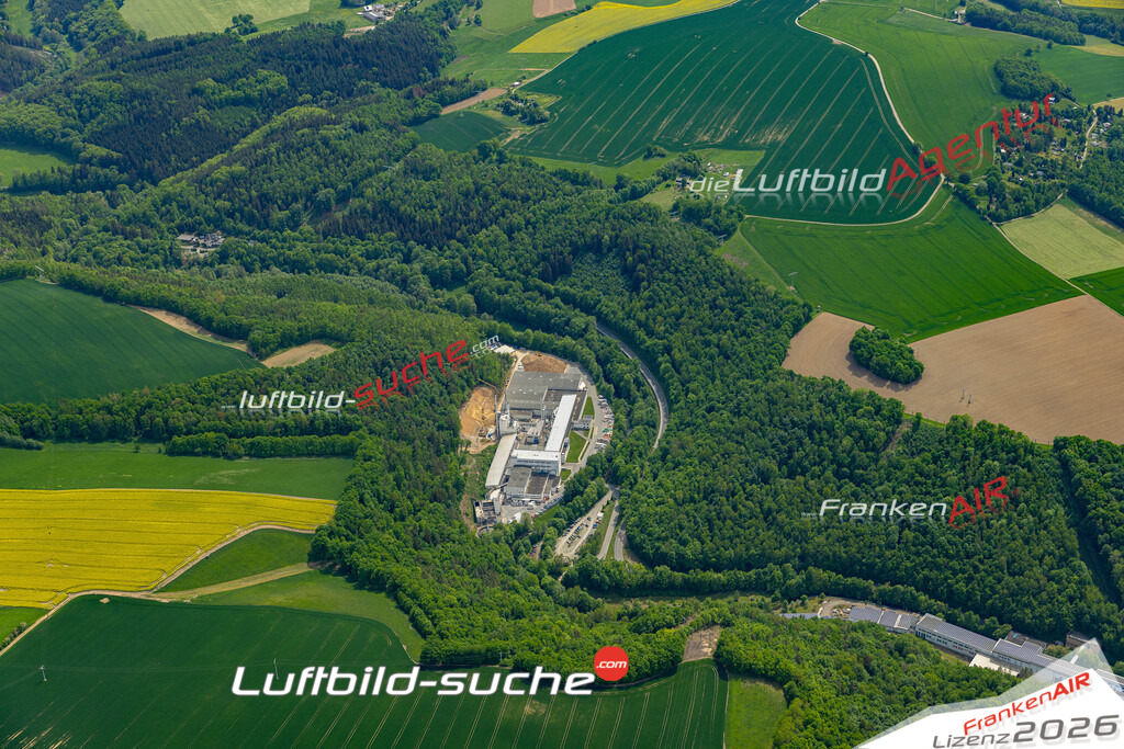 Die Luftaufnahme Irchwitz - Greiz wurde 2022 vom Flugzeug aus (keine Drohne) erstellt. Hohe Auflösung -für große Poster und Wandbilder geeignet - Garantiert!