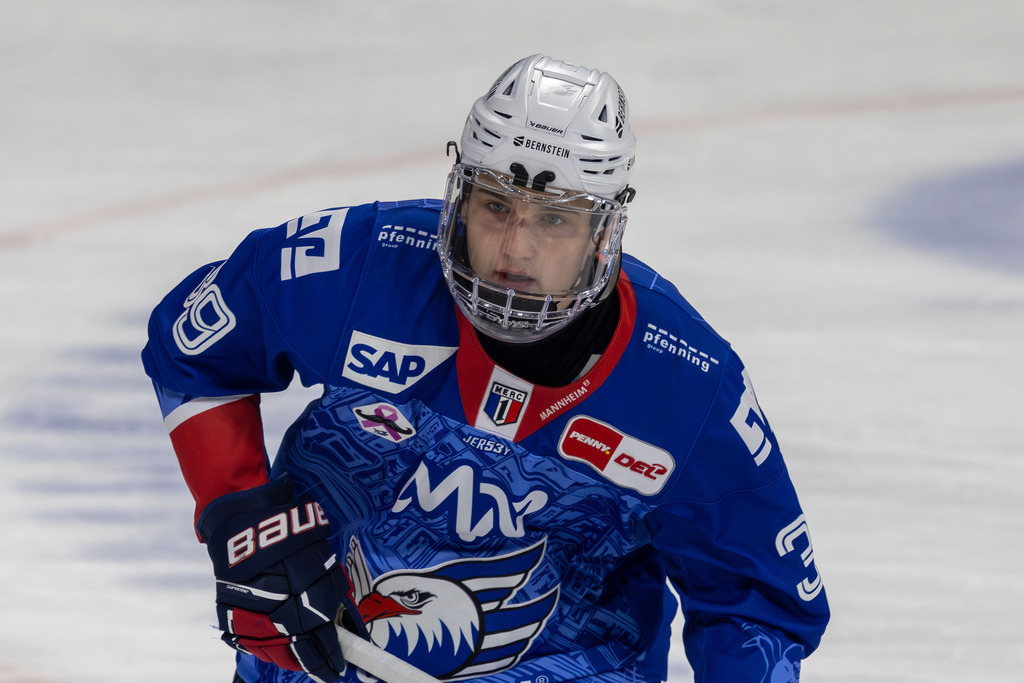 DEL, Deutsche Eishockey Liga Saison 2025/26, 17. Spieltag: Adler Mannheim gegen Nürnberg Ice Tigers | DEL, Deutsche Eishockey Liga Saison 2025/26, 17. Spieltag: Adler Mannheim gegen Nürnberg Ice Tigers***Bild: Max Penkin (39, Mannheim) - Realisiert mit Pictrs.com