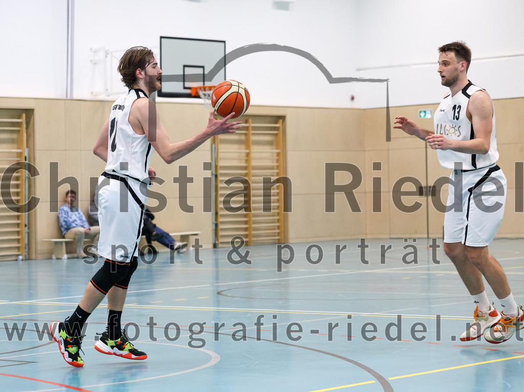 2023-03-26_079_TSV_Vaterstetten_gegen_Wacker_Knights_Burghausen | Vaterstetten, Deutschland, 26.03.2023:
Basketball, Bayernliga Herren Südost 2022 / 2023, 17. Spieltag, TSV Vaterstetten gegen Wacker Knights Burghausen, Endergebnis: 

Finn Liebig (TSV Vaterstetten, #10), Konstantin Huber (TSV Vaterstetten, #13)

Foto: Christian Riedel / fotografie-riedel.net