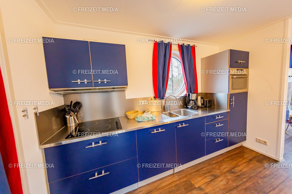 HAUSBOOT IM CENTER PARCS BISPINGER HEIDE | CENTER PARCS BISPINGER HEIDE

VEROEFFENTLICHUNG NUR GEGEN HONORAR

CONTACT:
FREIZEIT.MEDIA
HENDRIK PÖTHER
IM SCHLATT 24
46414 RHEDE

FON: +49 (0)2872 9496637
MAIL: INFO@FREIZEIT-MEDIA.DE
WEB: WWW.FREIZEIT.MEDIA - Realisiert mit Pictrs.com