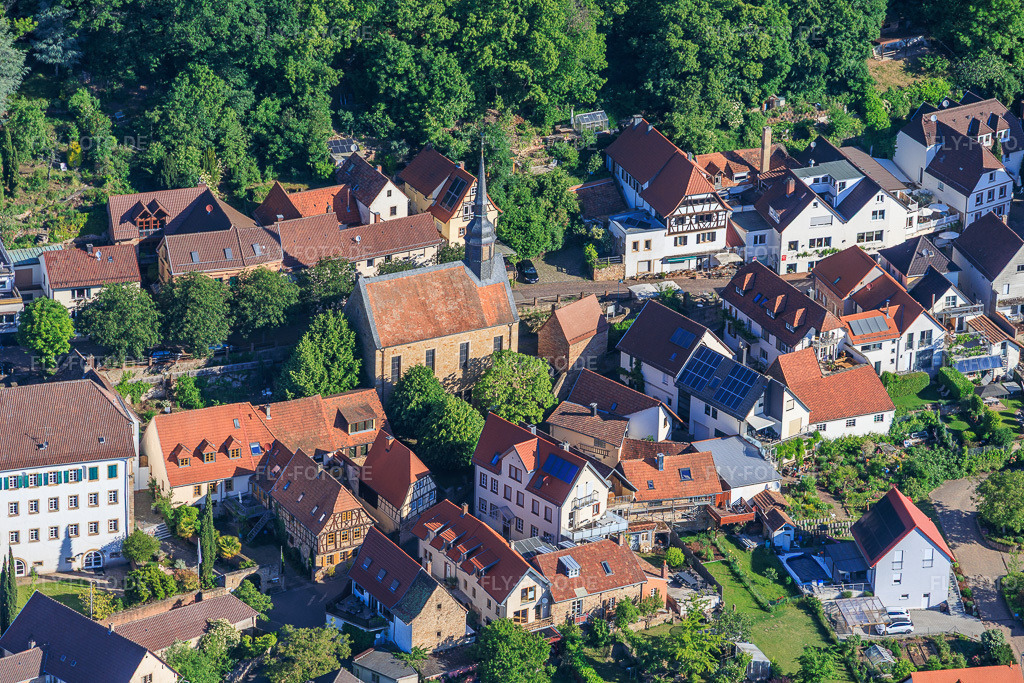 Luftbild: Kapelle in der Badstraße in Gleisweiler im Bundesland Rheinland-Pfalz in Deutschland. – Foto: IMG_156867.jpg vom 23.05.2026 durch Werner Riehm/FLY-FOTO.de – Auflösung des Originals: 6000 x 4000 px