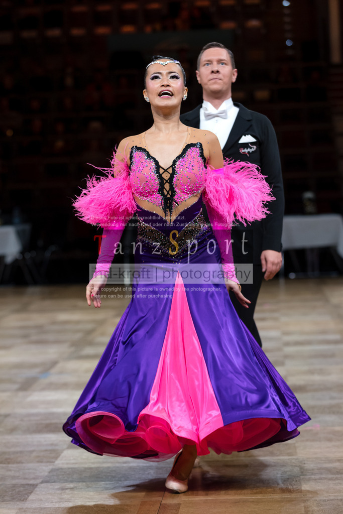 20241109_DM-Formationen_Vorrunde_2502 | Tanzsportbilder, Standardtanz, Lateintanz, WDSF, DTV, LTVB, dancecomp, goc, hessen tanzt, blaues band der spree, walzer, tango, wiener walzer, slowfox, quickstepp, samba, rumba, cha-cha-cha, paso doble. jive, hd-kroft photography, turniertanzsport