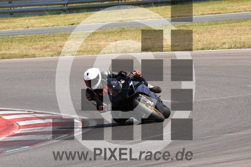 0565-20240720_02901 | Schöne Erinnerungen an spannende Momente - das festzuhalten ist unser Job. PIXELrace.de ist seit 2003 auf den Rennstrecken Europas unterwegs um die Action draußen beim Fahren und die wunderbare Stimmung imm Fahrerlager für euch einzufangen.