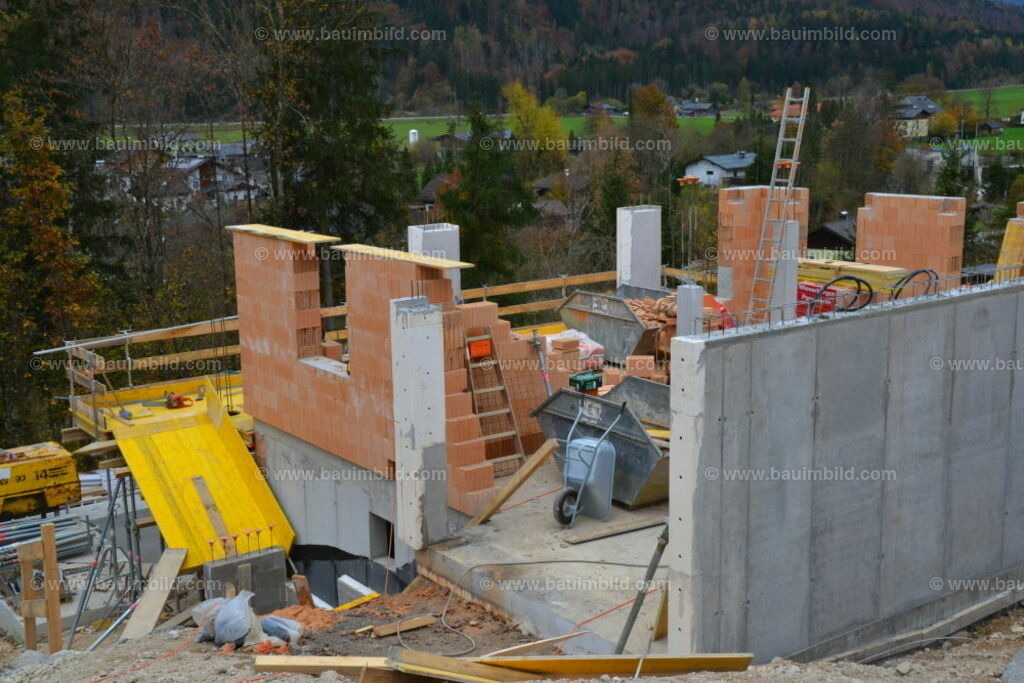 Ziegelmauerwerk und Betonwand | EFH Geschoß in Mischbauweise, bestehend aus Ziegelmauerwerk und betonierter Außenwand 