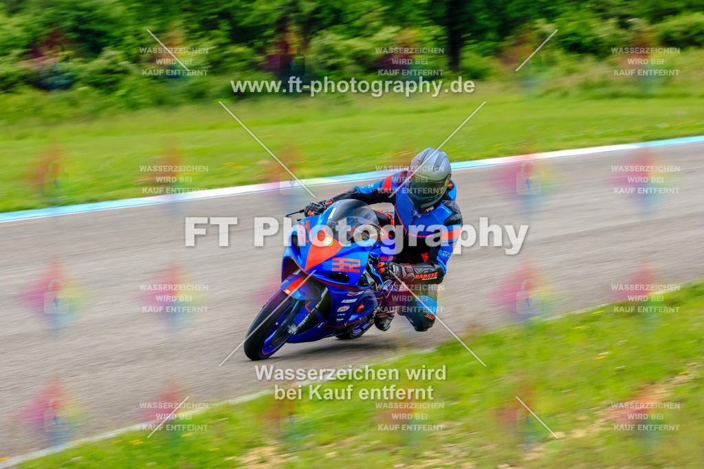 MotoTeam-3370 | Hier findet Ihr Bilder von Touristenfahrten auf der Nürburgring Nordschleife oder von anderen Veranstaltungen die ich besucht habe. Viel Spass beim Durch Schauen 