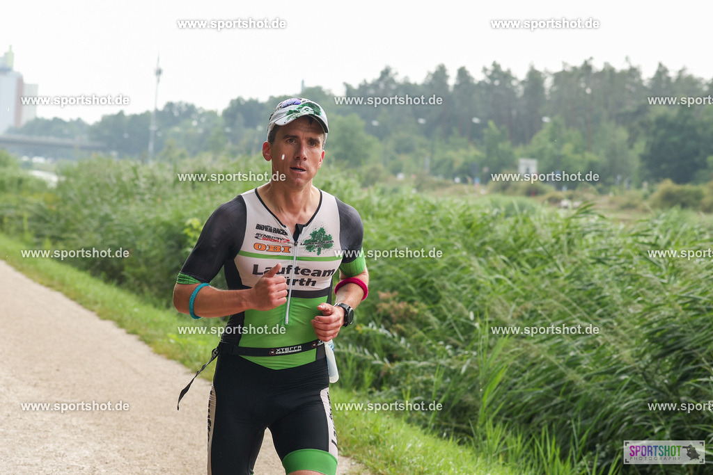 LUR_1521 | 34. M-net Erlanger Triathlon 2025 #erlangertriathlon  #mnettriathlon2025 #mnettriathlon #team #olympischedistanz #mitteldistanz #triathlon #maindonaukanal  #erlangertriathlon2025 #yourpictrs #tv1848 #tv1848erlangen  #triathlonbayern #sportinerlangen #demsportverbunden #sportshot_your_pictrs Copyright: www.sportshot.de