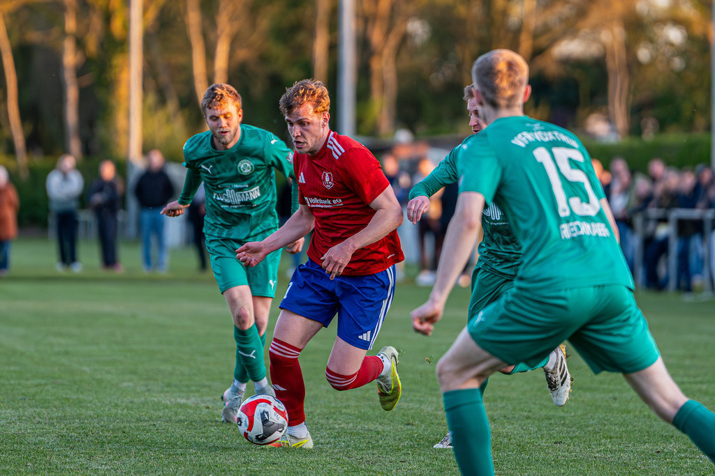 Fußball I Herren I Saison 2025-2026 I Landesliga Weser-Ems I 17. Spieltag I TV Dinklage - VfR Voxtrup I 12609 | jns.sportfotos - Realisiert mit Pictrs.com