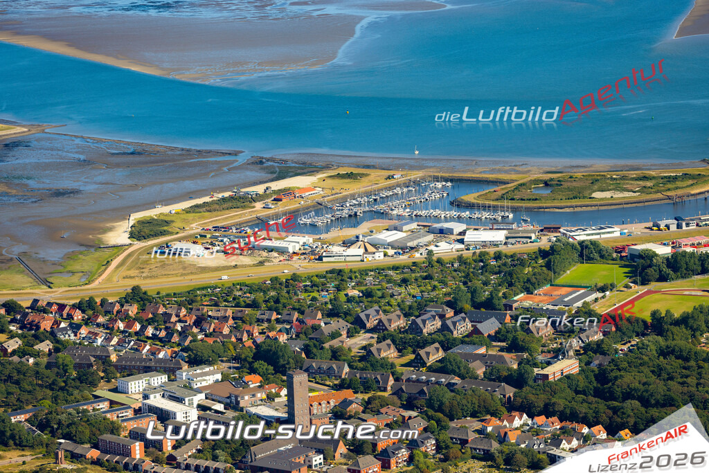Aktuelles Luftbild von Hafen Norderney - Die Luftaufnahme wurde 2022 mittels UL-Flugzeug erstellt ( keine Drohne ) - hochauflösende Kamera-Systeme von  Canon -Beste Qualität - Für grossformatige Ausdrucke geeignet. Die Geschenkidee !