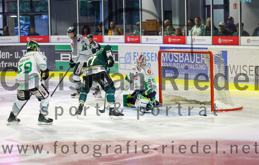 2025-09-21_079_TSV_Erding_gegen_Hoechstadter_Alligators | Erding, Deutschland, 21.09.2025:Eishockey, Oberliga Süd 2025 / 2026, 2. Spieltag, TSV Erding gegen Höchstadter Alligators, Endergebnis: 3:4Foto: Christian Riedel / fotografie-riedel.net