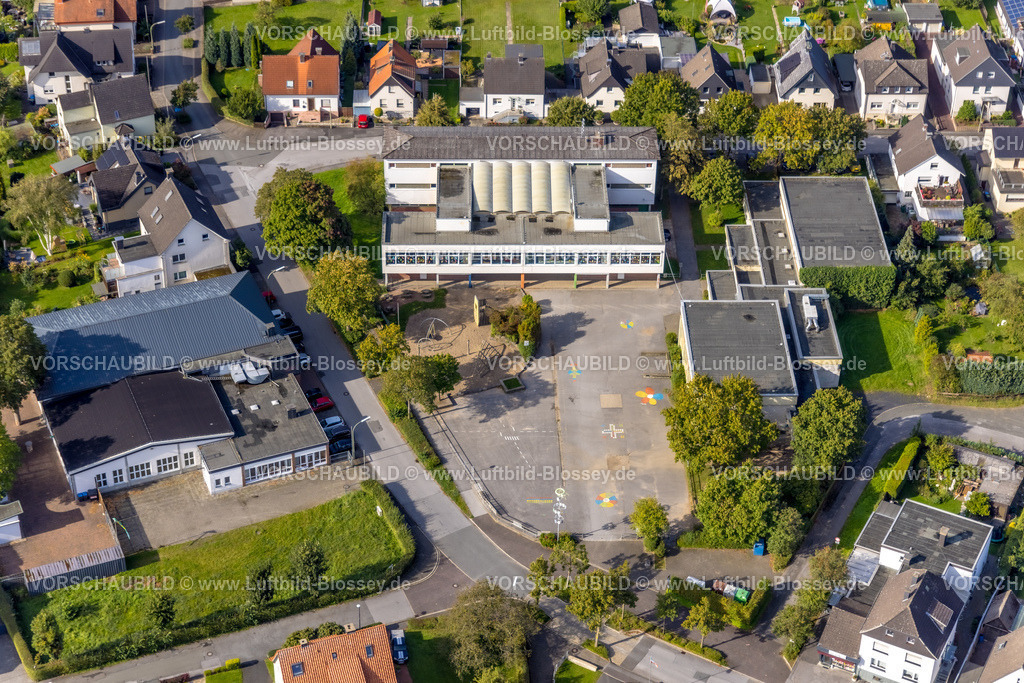 Arnsberg230904254 | Luftbild, Urbanusschule, Lehrschwimmbecken Voßwinkel, Schützenhalle der Schützenbruderschaft St. Johannes, Voßwinkel, Arnsberg, Sauerland, Nordrhein-Westfalen, Deutschland