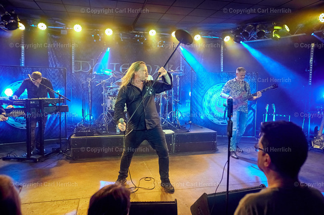 _DSC1989 | High End Portraits. Einzelportrait Paarportrait Gruppenportrait Künstlerportrait Bandportzait Bühnenfotografie Fashion Lifestyle Urbanlife  - Realisiert mit Pictrs.com