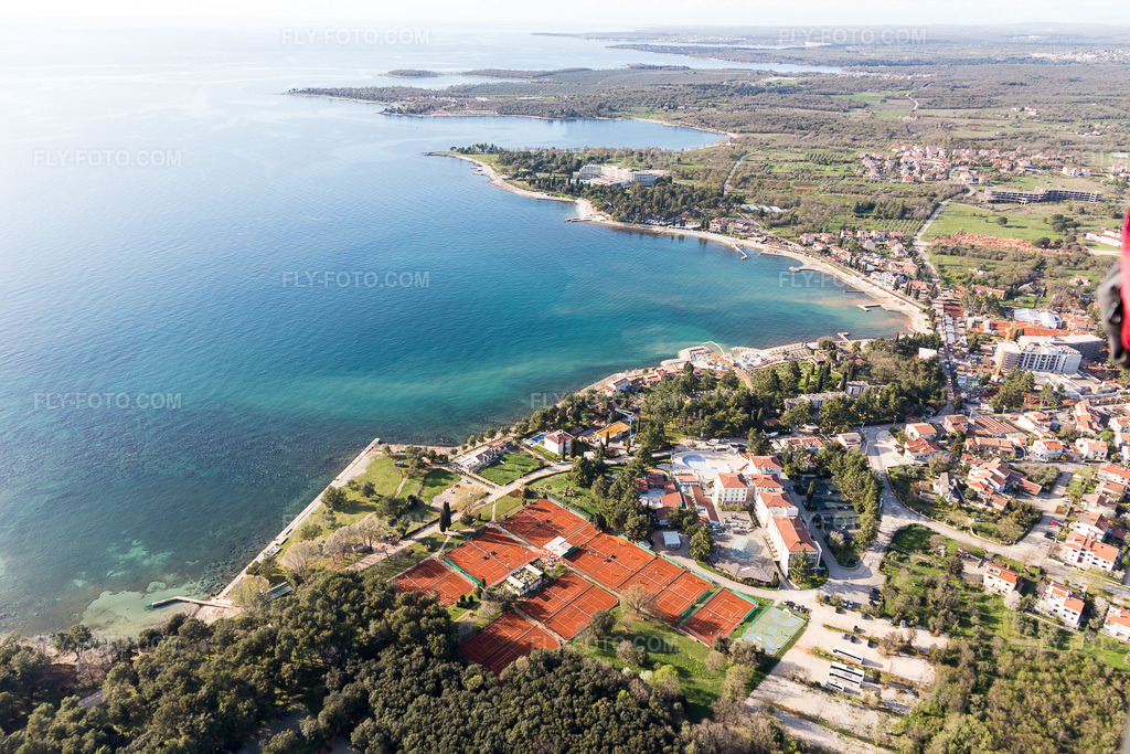 Aerial view: View of the town in Pical in the state Gespanschaft Istrien, Croatia.Photo: IMG_106058.jpg taken on 04/13/2018 by Werner Riehm/FLY-FOTO.comResolution of the original: 5472 x 3648 px