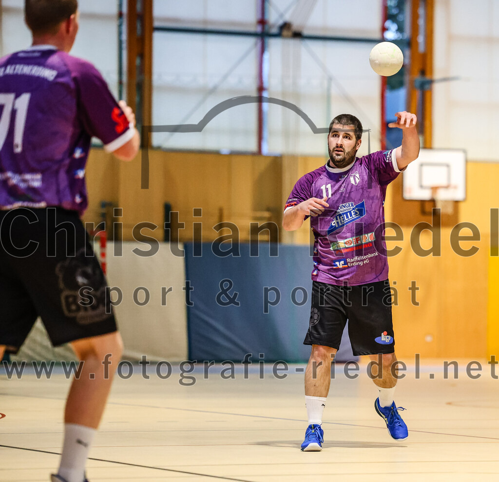 2024-10-13_030_SpVgg_Altenerding_gegen_SSG_Metten | Erding, Deutschland, 13.10.2024:Handball, Bezirksoberliga Männer 2024 / 2025, 4. Spieltag, SpVgg Altenerding gegen SSG Metten, Endergebnis: 40:22Tristan Gerhardt (SpVgg Altenerding, #71), Christian Loris (SpVgg Altenerding, #11)Foto: Christian Riedel / fotografie-riedel.net