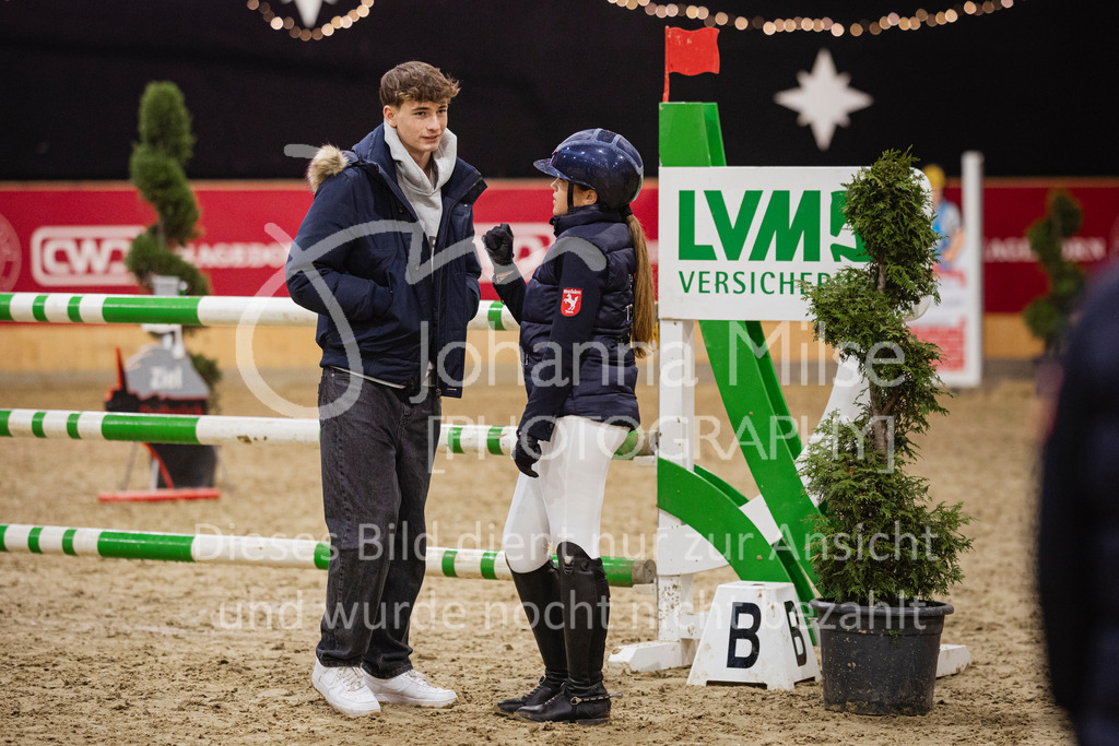 231118_PonyTrophy-209 | Deine schönsten Turniermomente als professionelle Fotos! Entdecke hochwertige Pferdesport-Fotografie im Online-Shop. Jetzt Fotos finden & bestellen!