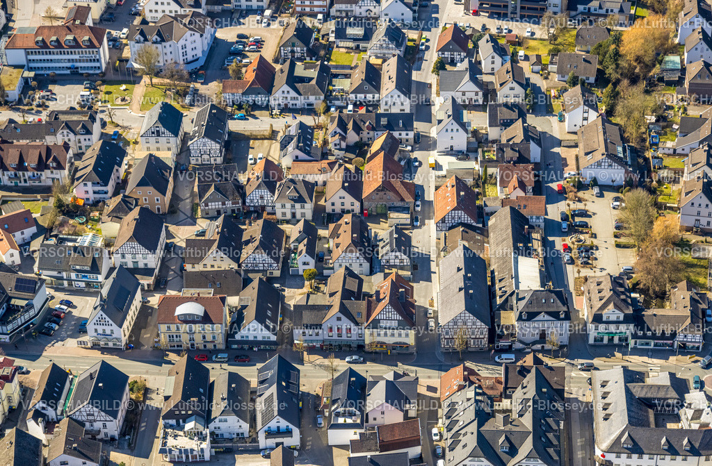 Balve250304179 | Luftbild, Wohnhäuser Ansicht der Innnenstadt, Hausfassaden und Dächer, Balve, Sauerland, Nordrhein-Westfalen, Deutschland