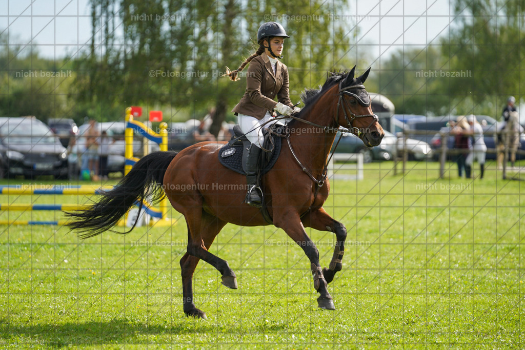 20230917-FAH09232 | Landsberg am Lech, 2023, Kaufbeuren, Kempten, Allgäu, Turnierfotografen Bayern, Fotoagentur Herrmann, Turnierbilder, Reitsport Fotos, Pferdefotograf, Augsburg, Bad Tölz, Dachau, Karlsfeld, Memmingen, Buchloe, Schwabmünchen