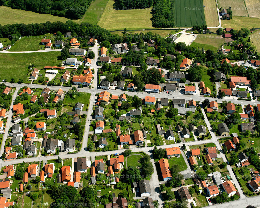 2600842 | HART A.D.ALZ 09.06.2006 Wohngebiet einer Einfamilienhaus- Siedlung  in Hart a.d.Alz im Bundesland Bayern, Deutschland // Single-family residential area of settlement  in Hart a.d.Alz in the state Bavaria, Germany Foto: Gerhard Launer