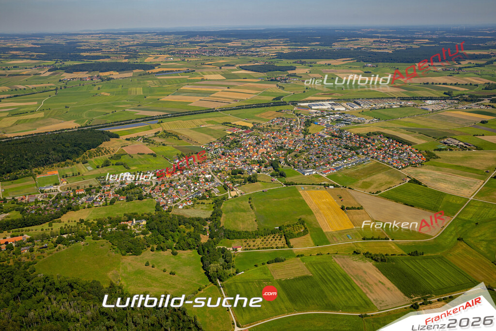 Das Luftbild zeigt :  Aurach - Die Luftaufnahme wurde 2024 vom UL-Flugzeug aus erstellt ( keine Drohne ) - Hochauflösende Luftaufnahme - Für grossformatige Ausdrucke geeignet. Die Geschenkidee !Mit Lizenz und Bildrechte bestellbar