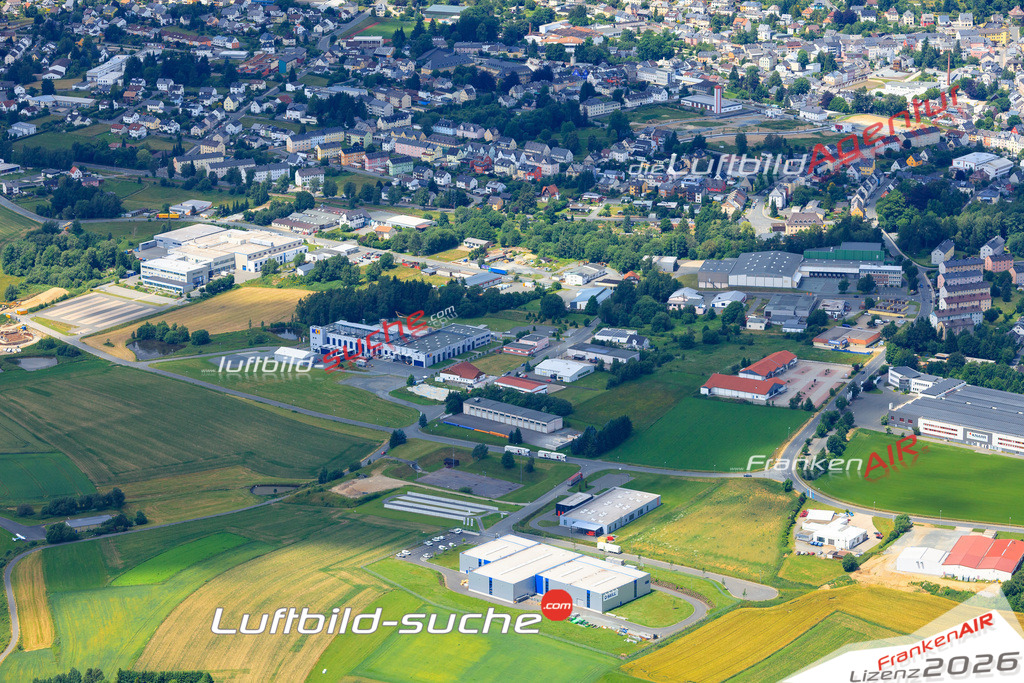 Die Luftaufnahme der Stadt Helmbrechts wurde vom UL-Flugzeug heraus erstellt ( keine Drohne )- hohe Auflösung für beste Qualität