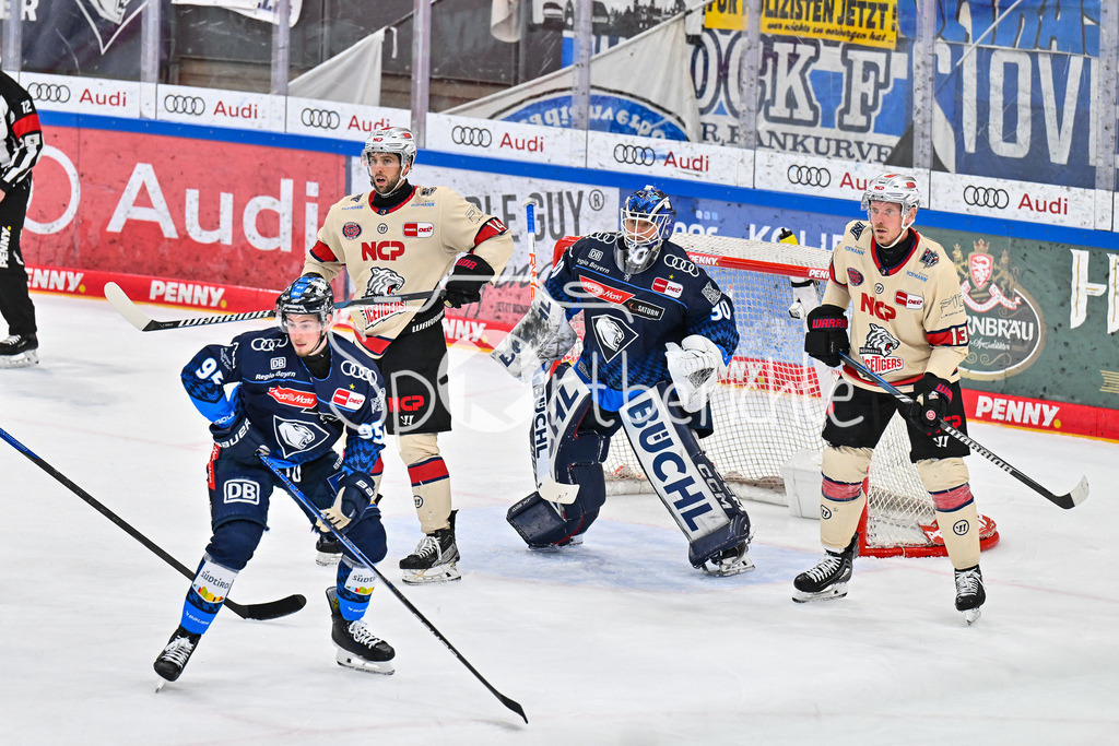 ERC Ingolstadt - Nuernberg Ice Tigers | v. l. Cole MAER (Nuernberg Ice Tigers 14), Philipp PRETO (ERC Ingolstadt 95), Christian HELJANKO (ERC Ingolstadt 30) und Ryan STOA (Nuernberg Ice Tigers 13) / Zweikampf / DEL: ERC Ingolstadt - Nuernberg Ice Tigers, Saturn Arena am 21.03.2025