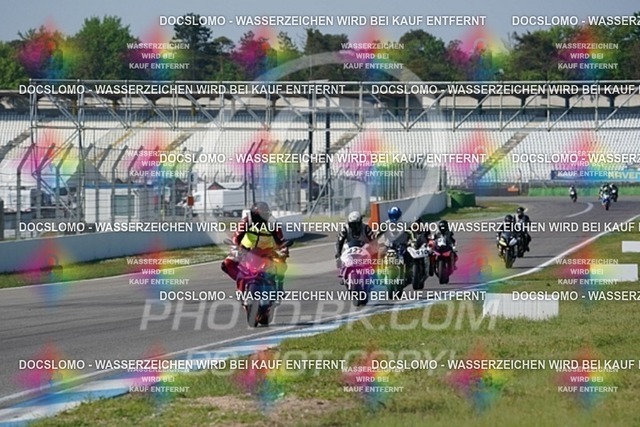 2022_05_09_PBK_12246 | Sportfotografie; SlowMotion; Video; Rennstrecke; Hafeneger; Speer; Racing; RSE; BMW; CBO; Trackday; Motorsportarena; Hockenheimring; Brno; Most; Barcelona; Valencia