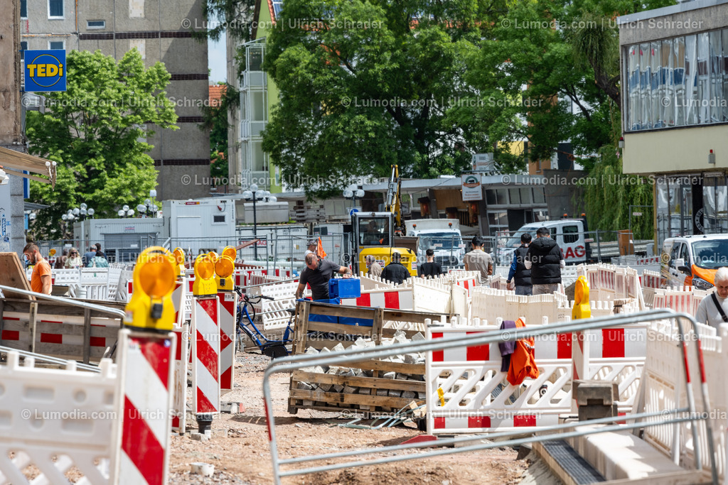 10049-13574 - Breiter Weg in Halberstadt | Stockfoto und Bilderpool mit Bildmaterial aus Deutschland, dem Harz, Halberstadt, Quedlinburg, Wernigerode und weltweit. Qualitativ hochwertige und professionelle Fotos anschauen und kaufen. - Realisiert mit Pictrs.com