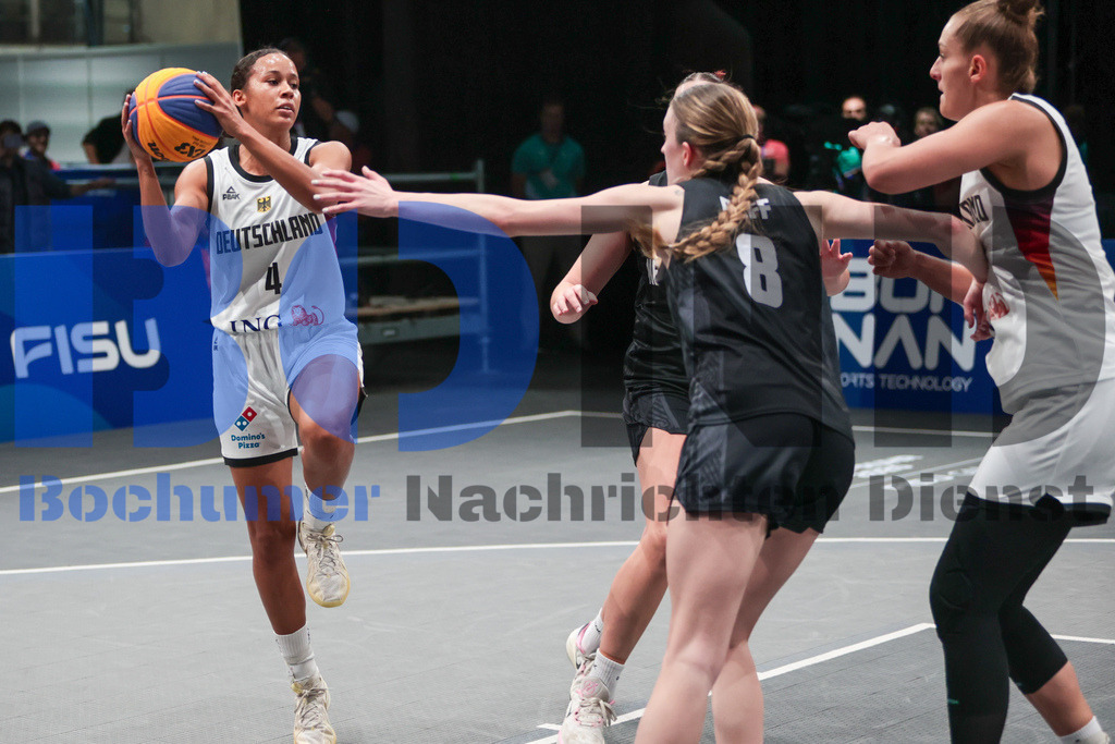 SES_TTG3X320250717-17 | bond - Realisiert mit Pictrs.com