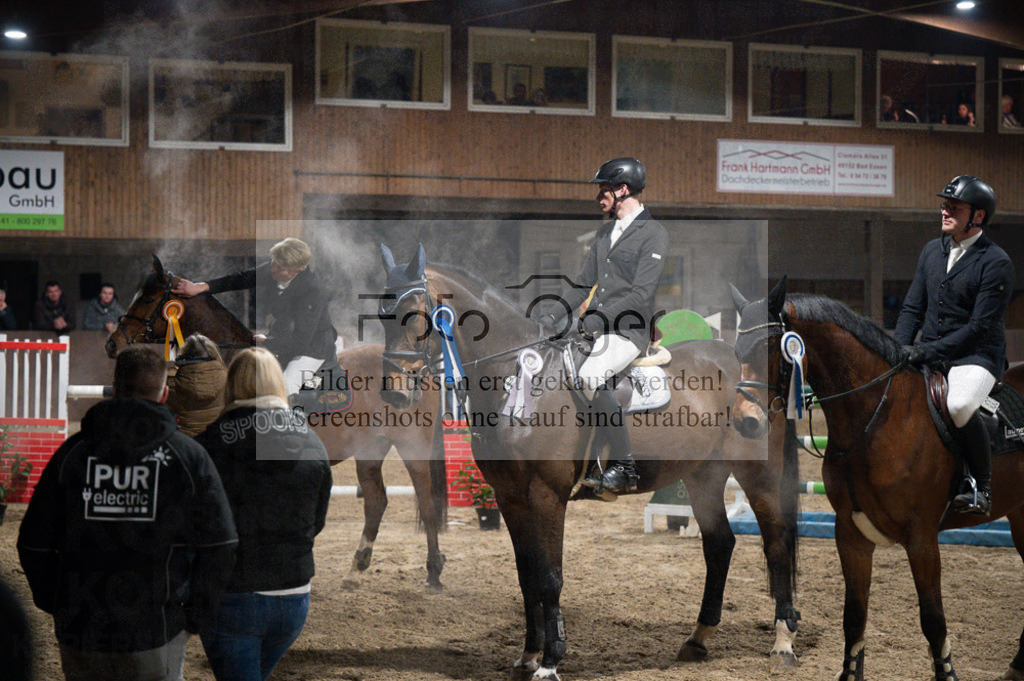 Hallenreittunier Voxtrup 2023 | Entdecke hochwertige Reitturnierfotos von Foto Oger. Professionell, emotional und authentisch – jetzt Lieblingsmomente im Shop bestellen.Deutschlandweite Turnierfotografie. - Realisiert mit Pictrs.com