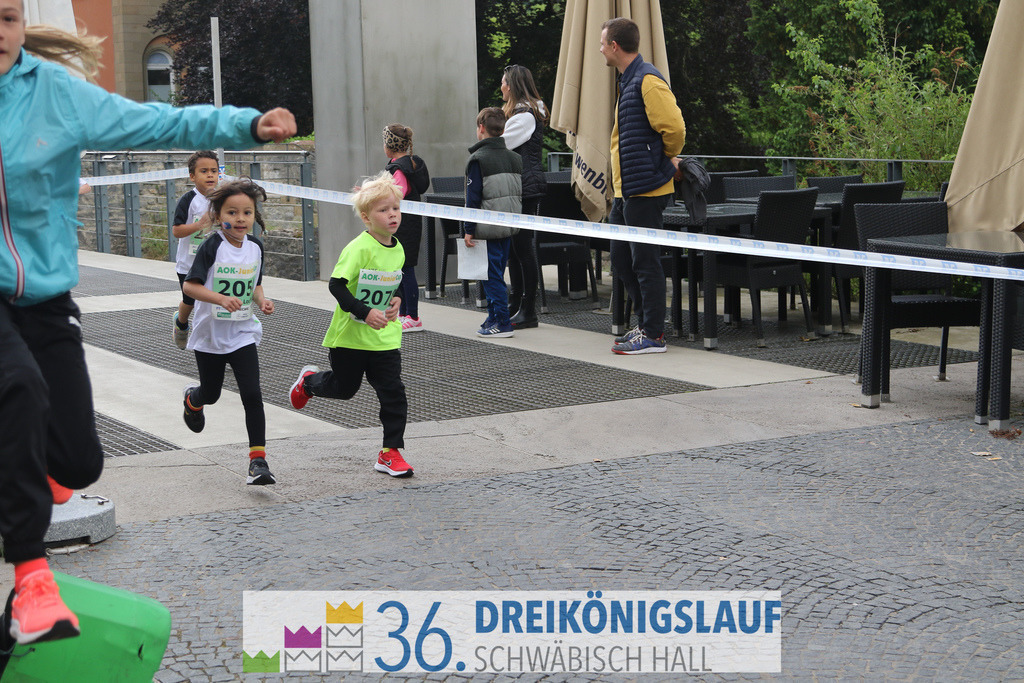 AOK Junior Cup 400m | 3Königslauf 2022 AOK Junior Cup 400m - Realisiert mit Pictrs.com