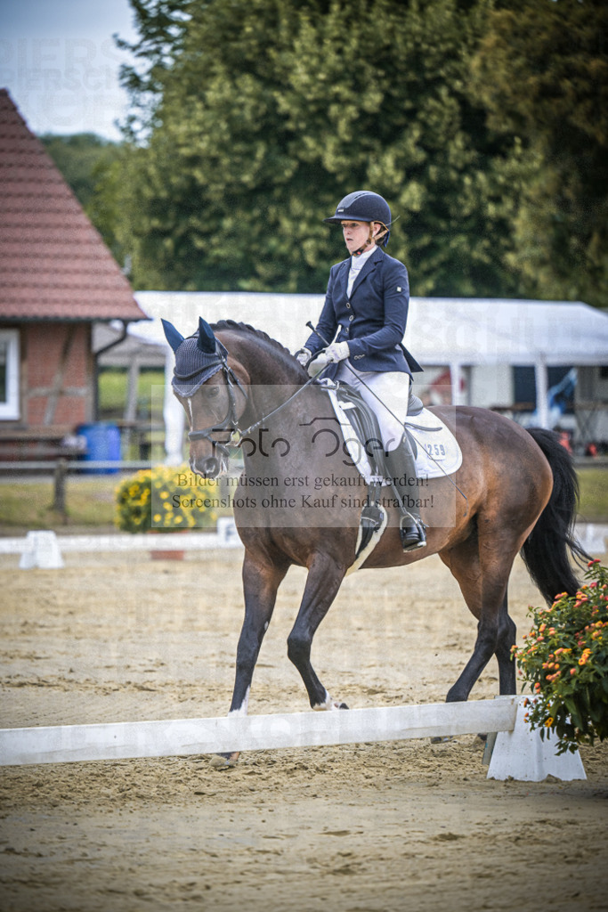 DOS_3407 | Entdecke hochwertige Reitturnierfotos von Foto Oger. Professionell, emotional und authentisch – jetzt Lieblingsmomente im Shop bestellen.Deutschlandweite Turnierfotografie. - Realisiert mit Pictrs.com