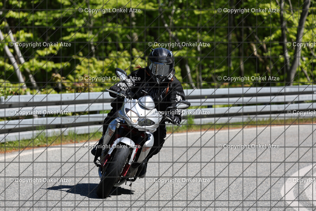 IMG_8524 | Fotograf am Kyffhäuser. Onkel Atze. Kyffhäuser Rennstrecke. Café36. Motorsportfotografie. - Realisiert mit Pictrs.com